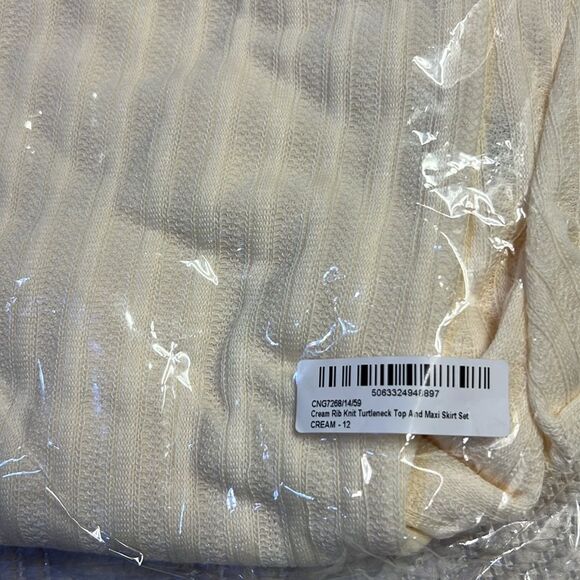 Pretty Little Thing - Cream Rib Knit Turtleneck Top And Maxi Skirt Set - Picture 4 of 5